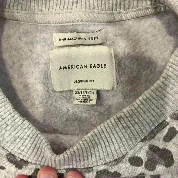 American Eagle Sweatshirt Gray Cheetah Jegging Fit Crewneck Oversized Women’s XS - Picture 3 of 5
